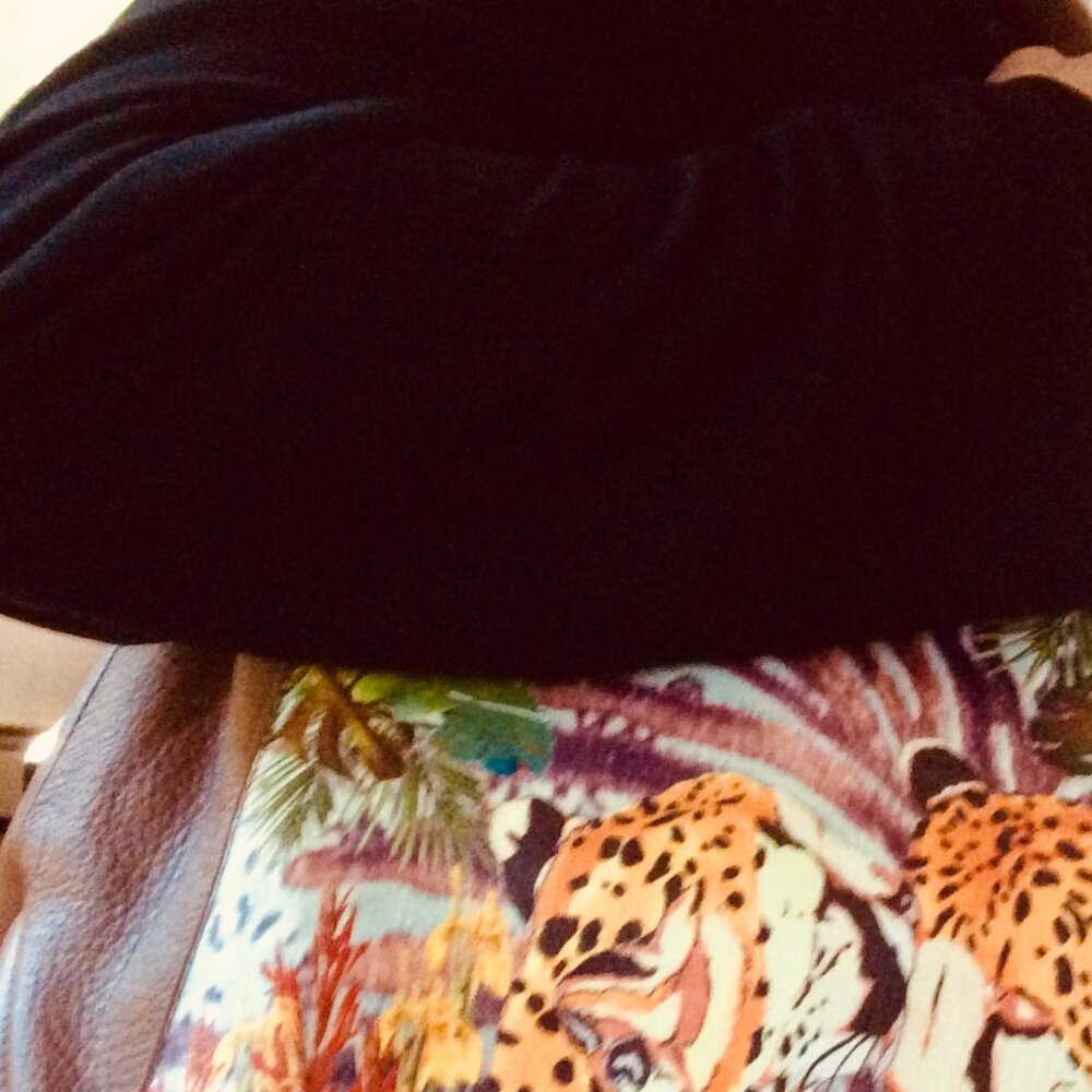 Sharif Hand-Painted Leather Shoulder Bag with Silk Scarf Key Chain - Picture 11 of 11